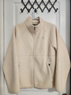 NWOT Women’s Cream Teddy Jacket with Full Zip